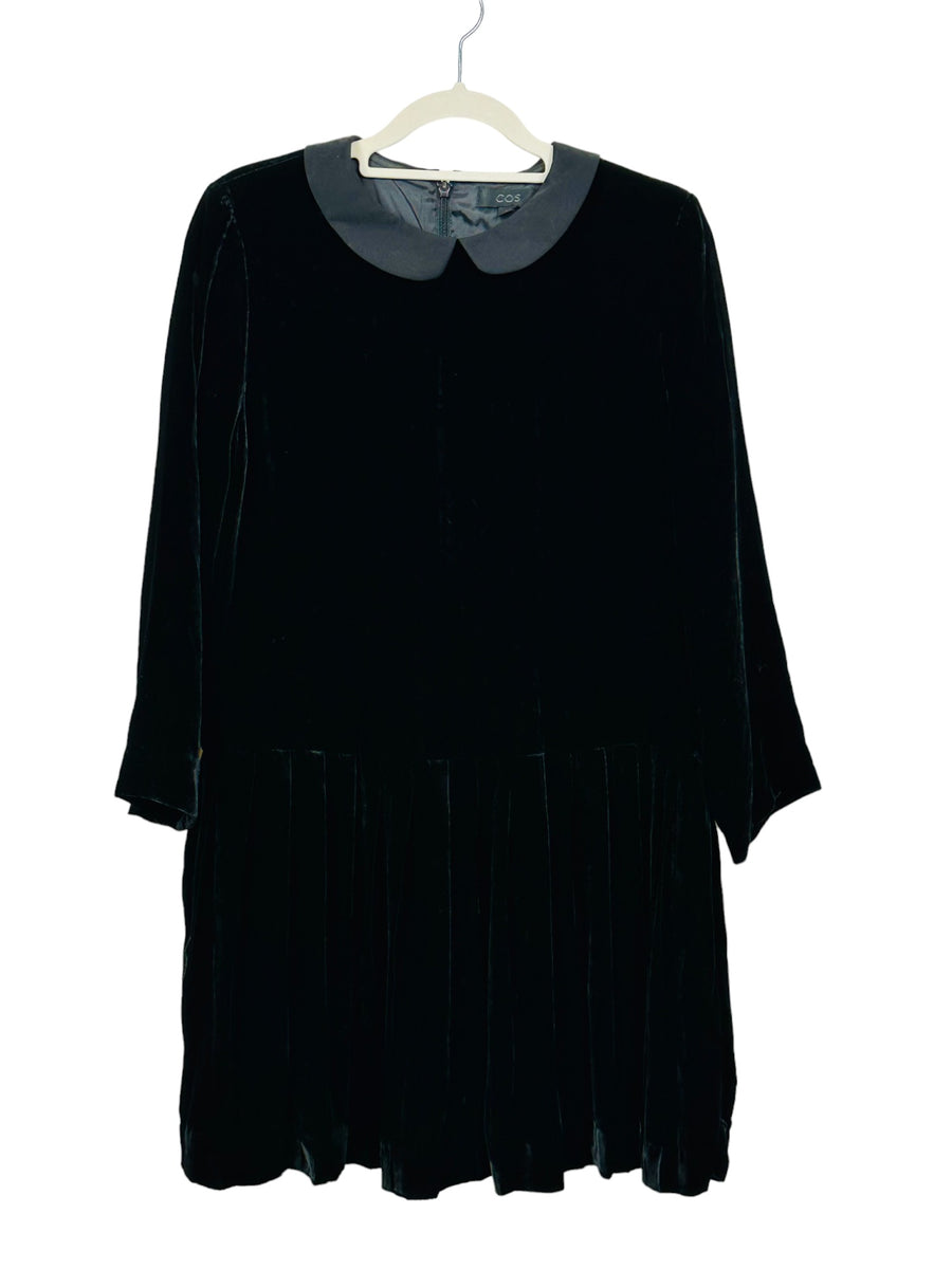 COS Loose-fitting Pleated Velvet Black dress